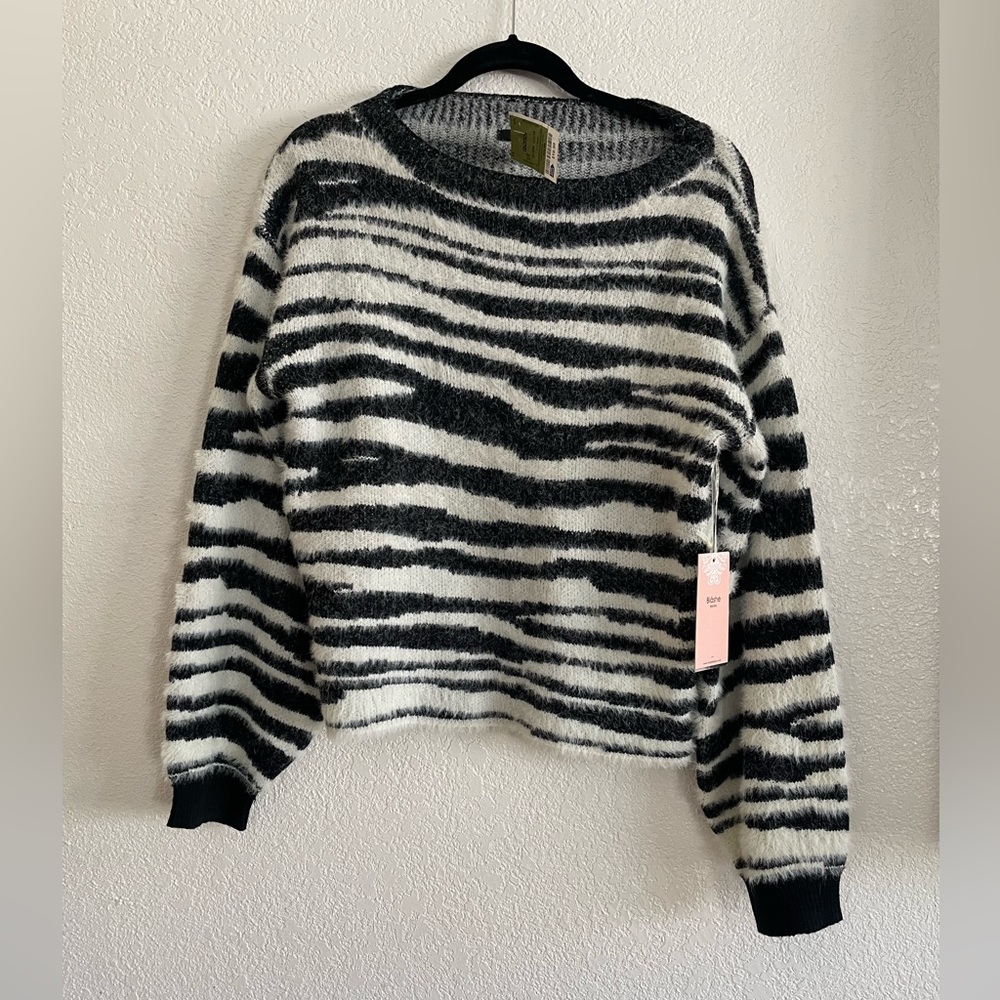 Brand new sweater, medium